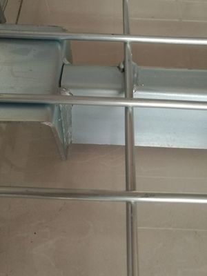 Heavy Duty Pallet Rack Wire Mesh Tray Fireproof For Shelving