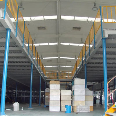 Armazém de armazenamento a frio Pallet Rack de armazenamento de aço ISO9001 Com elevador de carga
